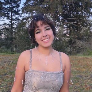 Meet your Posher, Ella